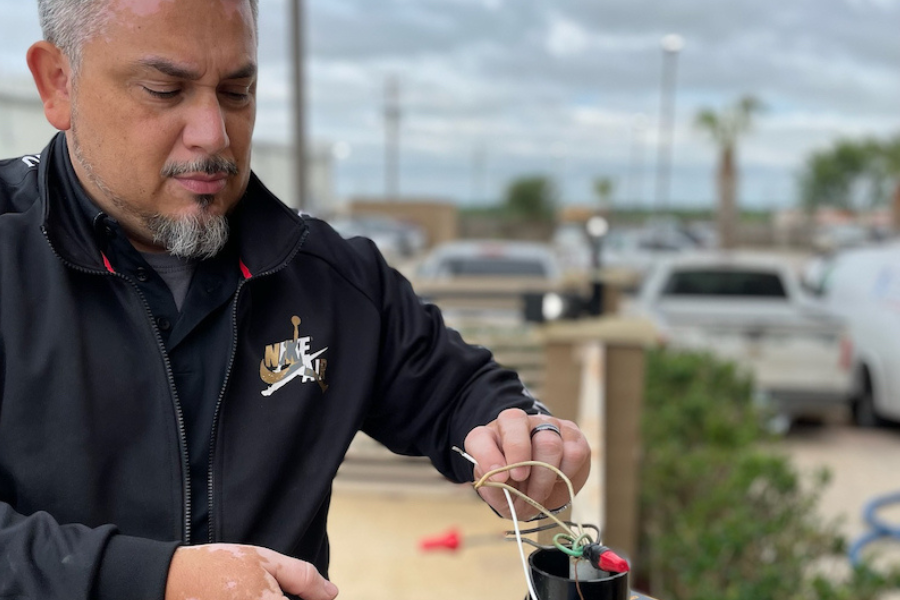 Master Electrician Israel Vargas